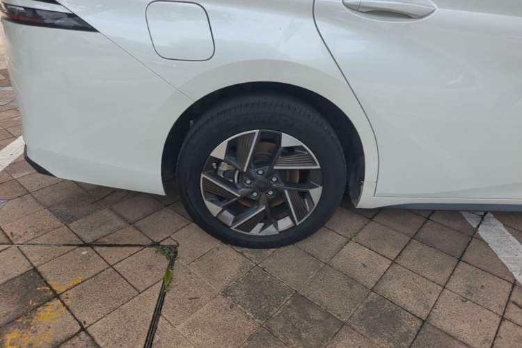 Used AION S Plus 2025 Travel Edition 53.241 kWh Right Rear Wheel Hub