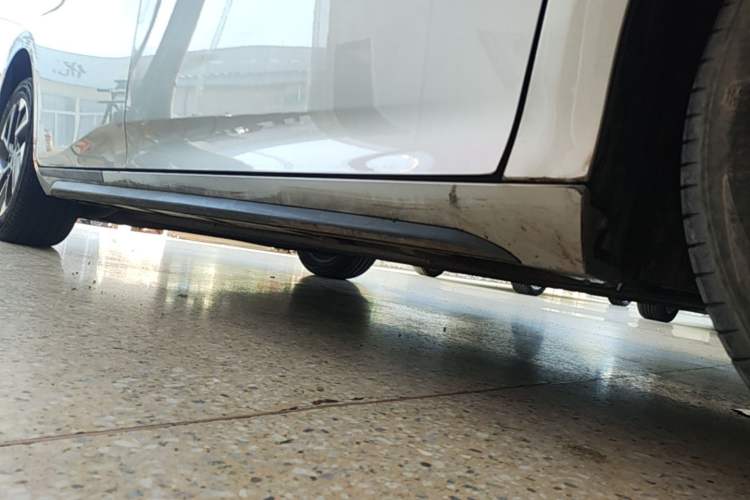 Used AION S Plus 2025 Travel Edition 53.241 kWh Right Side Sill