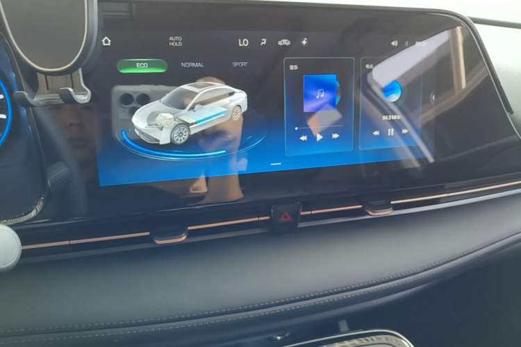 Used AION S Plus 2025 Comfort Version 53.241 kWh Audio And AC Panel