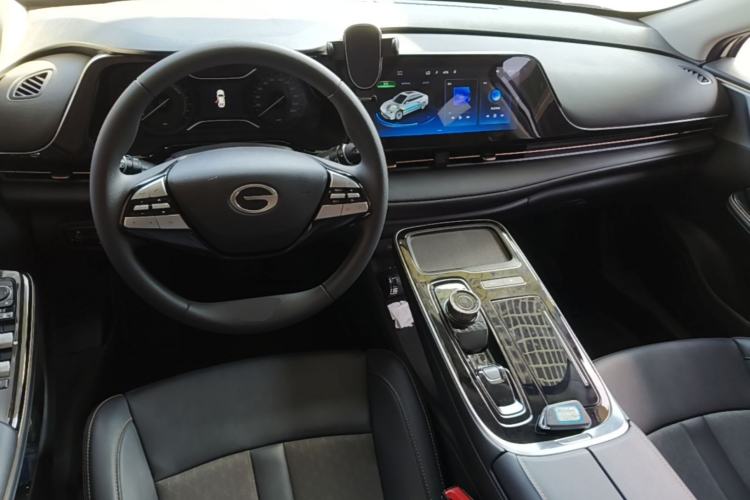 Used AION S Plus 2025 Comfort Version 53.241 kWh Center Console