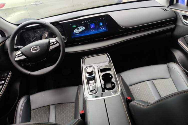 Used AION S Plus 2025 Comfort Version 53.241 kWh Center Console