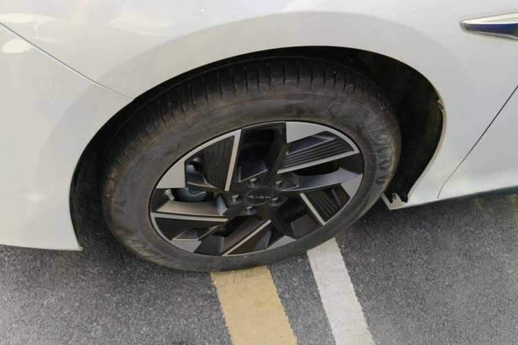 Used AION S Plus 2025 Comfort Version 53.241 kWh Exterior 4