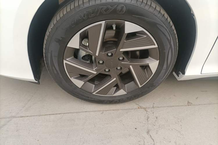 Used AION S Plus 2025 Comfort Version 52.998 kWh Exterior 4