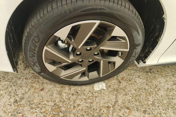 Used AION S Plus 2025 Comfort Version 53.241 kWh Exterior 4
