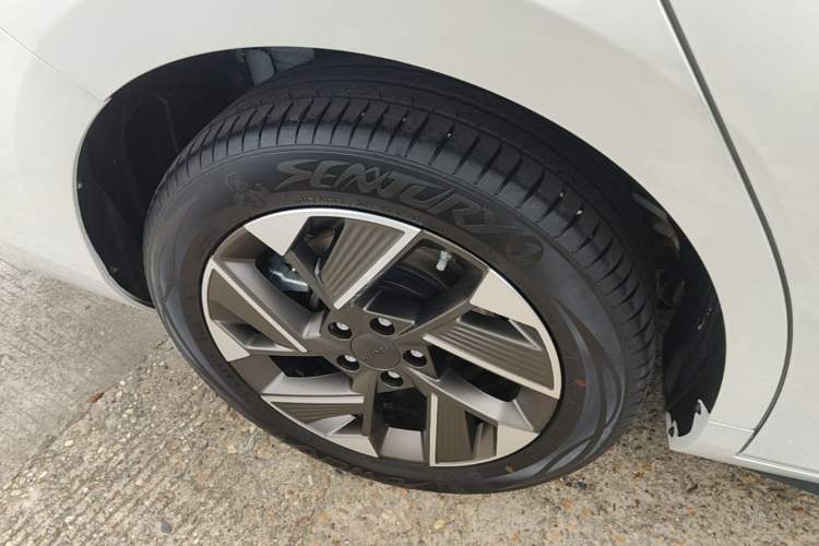 Used AION S Plus 2025 Comfort Version 53.241 kWh Exterior 5