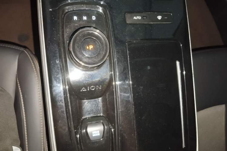 Used AION S Plus 2025 Comfort Version 53.241 kWh Gear Lever