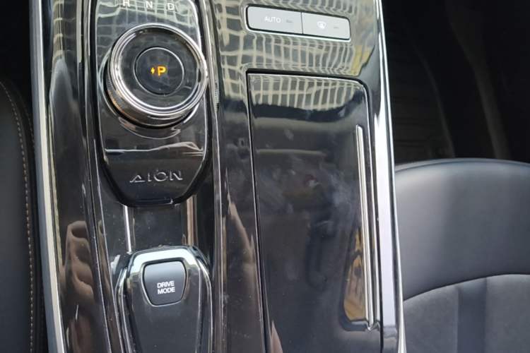 Used AION S Plus 2025 Comfort Version 53.241 kWh Gear Lever