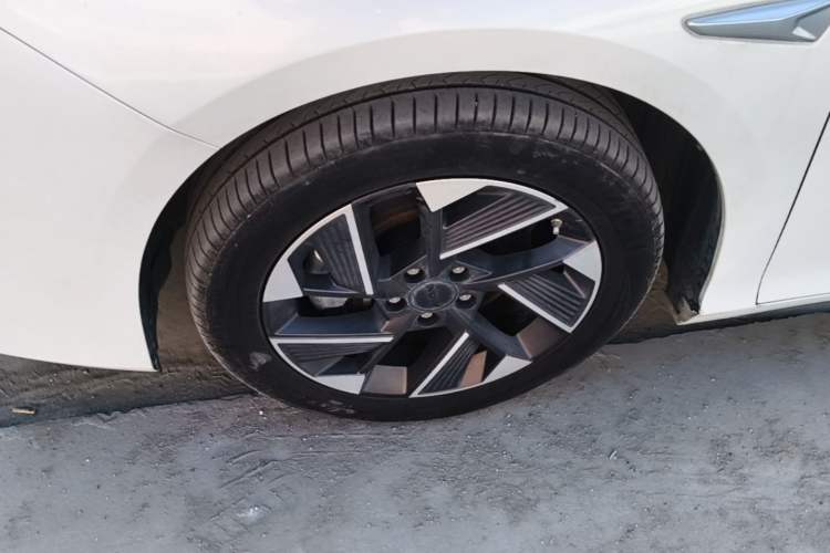 Used AION S Plus 2025 Travel Edition 53.241 kWh Left Front Wheel Hub