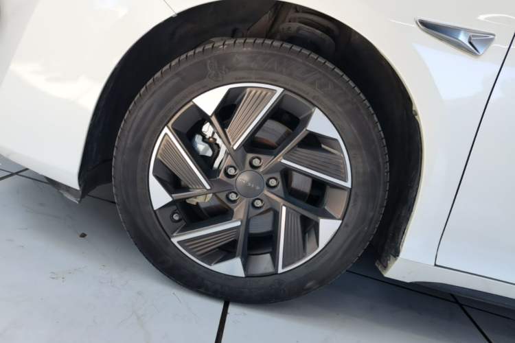 Used AION S Plus 2025 Travel Edition 53.241 kWh Left Front Wheel Hub