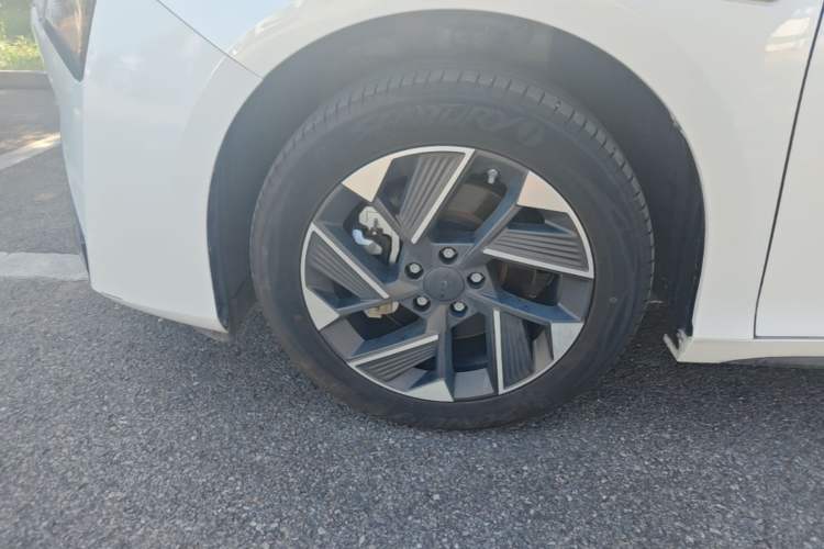 Used AION S Plus 2025 Travel Edition 53.241 kWh Left Front Wheel Hub