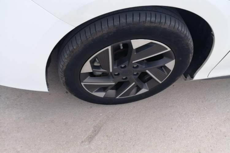 Used AION S Plus 2025 Travel Edition 52.998 kWh Left Front Wheel Hub