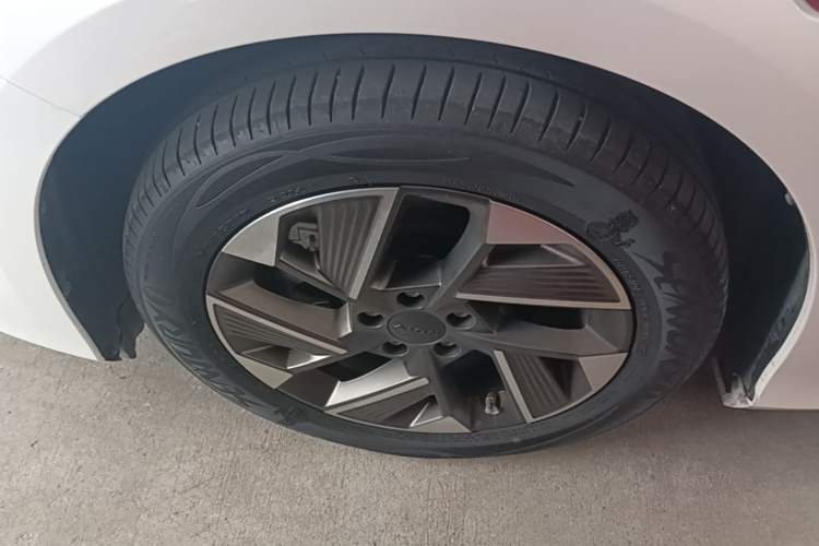 Used AION S Plus 2025 Travel Edition 53.241 kWh Left Front Wheel Hub