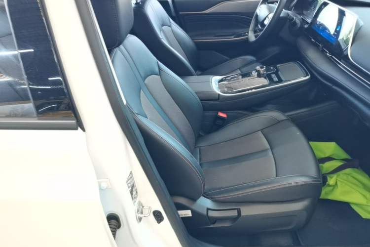 Used AION S Plus 2025 Travel Edition 53.241 kWh Right Front Seat