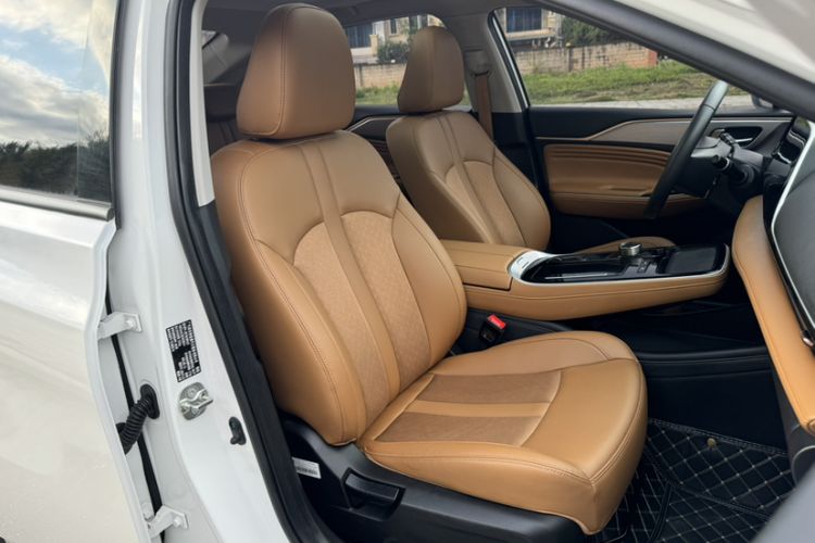 Used AION S Plus 2025 Travel Edition 53.241 kWh Right Front Seat