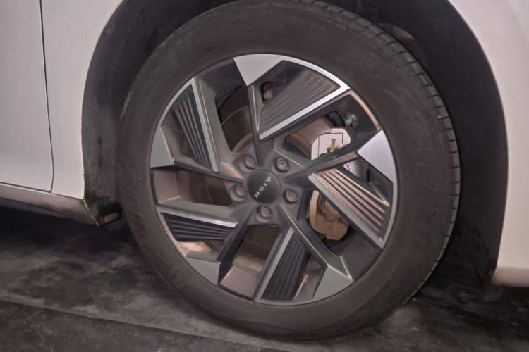 Used AION S Plus 2025 Travel Edition 53.241 kWh Right Front Wheel Hub