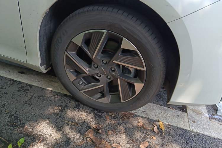 Used AION S Plus 2025 Travel Edition 53.241 kWh Right Front Wheel Hub