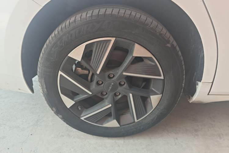 Used AION S Plus 2025 Travel Edition 53.241 kWh Right Rear Wheel Hub