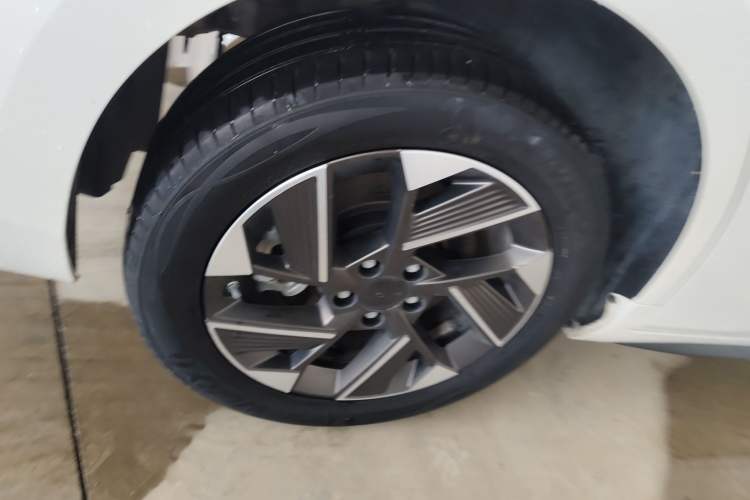 Used AION S Plus 2025 Comfort Version 53.241 kWh Right Rear Wheel Hub