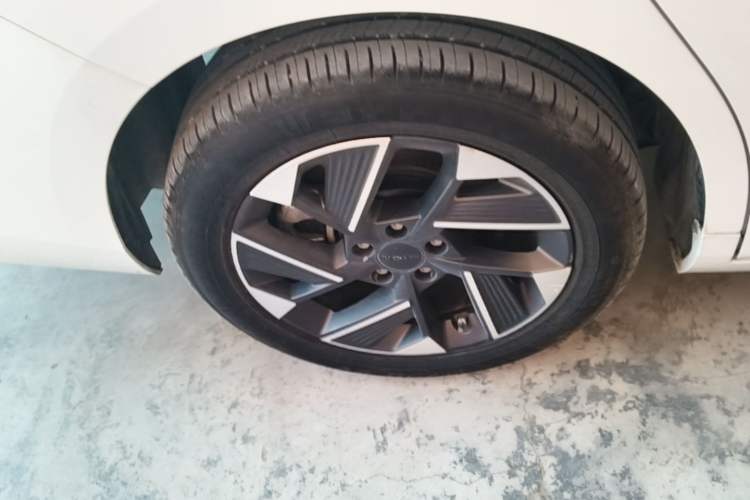 Used AION S Plus 2025 Travel Edition 53.241 kWh Right Rear Wheel Hub