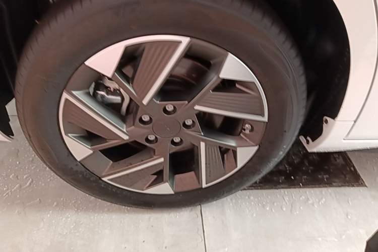 Used AION S Plus 2025 Comfort Version 53.241 kWh Right Rear Wheel Hub