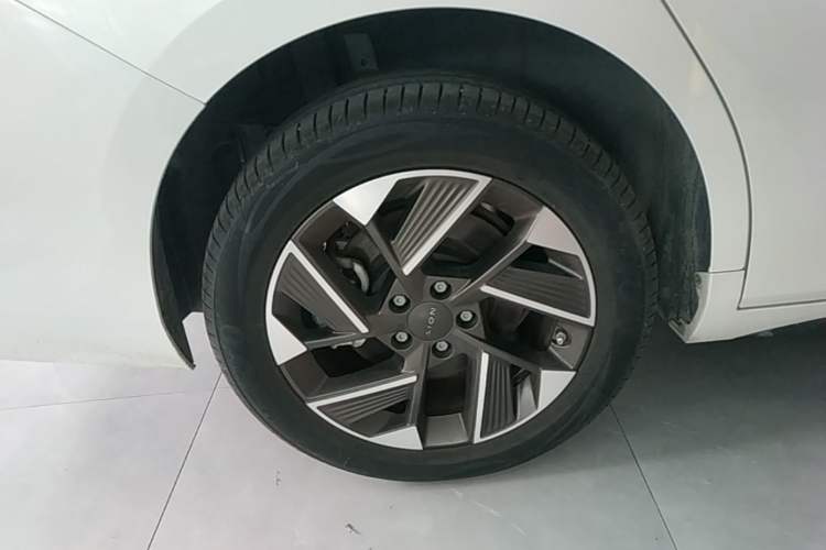 Used AION S Plus 2025 Comfort Version 53.241 kWh Right Rear Wheel Hub