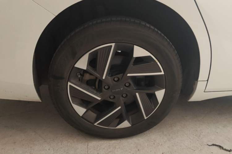Used AION S Plus 2025 Comfort Version 53.241 kWh Right Rear Wheel Hub