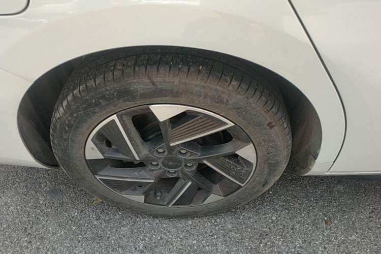 Used AION S Plus 2025 Travel Edition 53.241 kWh Right Rear Wheel Hub