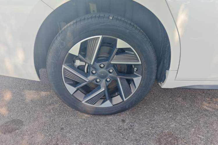 Used AION S Plus 2025 Travel Edition 53.241 kWh Right Rear Wheel Hub