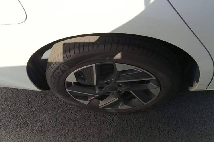 Used AION S Plus 2025 Comfort Version 53.241 kWh Right Rear Wheel Hub