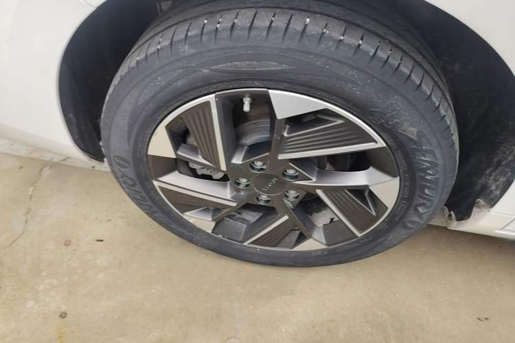Used AION S Plus 2025 Comfort Version 53.241 kWh Right Rear Wheel Hub