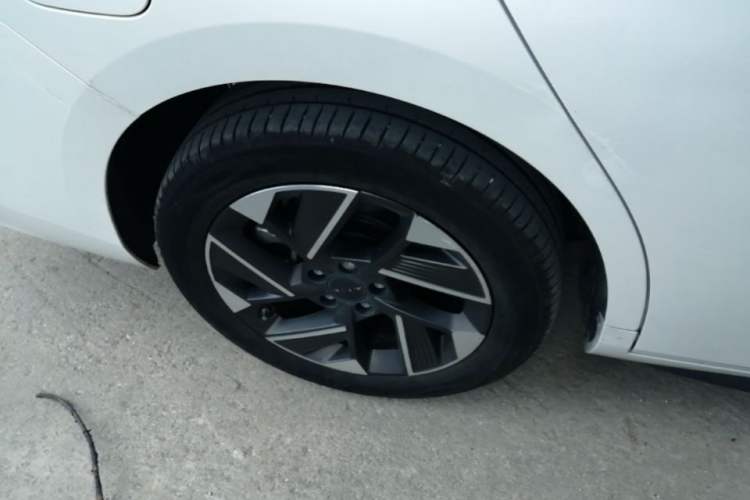 Used AION S Plus 2025 Travel Edition 52.998 kWh Right Rear Wheel Hub