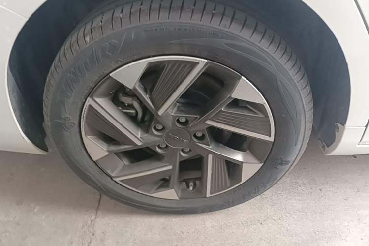 Used AION S Plus 2025 Travel Edition 53.241 kWh Right Rear Wheel Hub