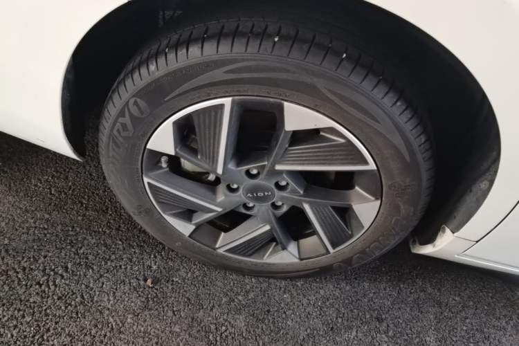 Used AION S Plus 2025 Comfort Version 53.241 kWh Right Rear Wheel Hub