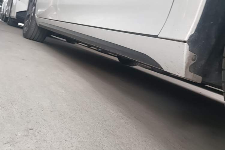 Used AION S Plus 2025 Travel Edition 53.241 kWh Right Side Sill