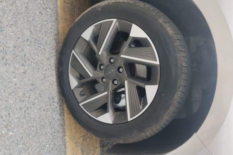 Used AION S Plus 2026 Model Comfort Edition Right Front Wheel Hub