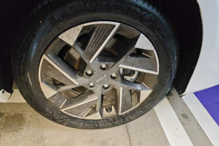 Used AION S Plus 2026 Model Comfort Edition Right Front Wheel Hub