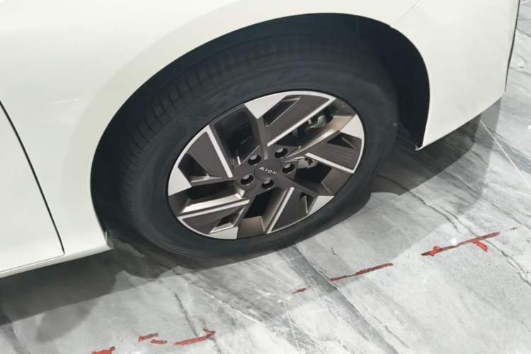 Used AION S Plus 2026 Model Luxury Edition Right Rear Wheel Hub