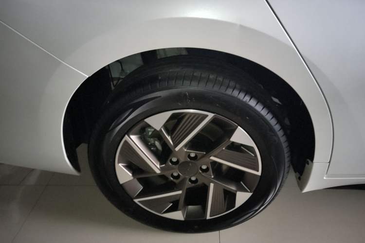 Used AION S Plus 2026 Model Comfort Edition Right Rear Wheel Hub