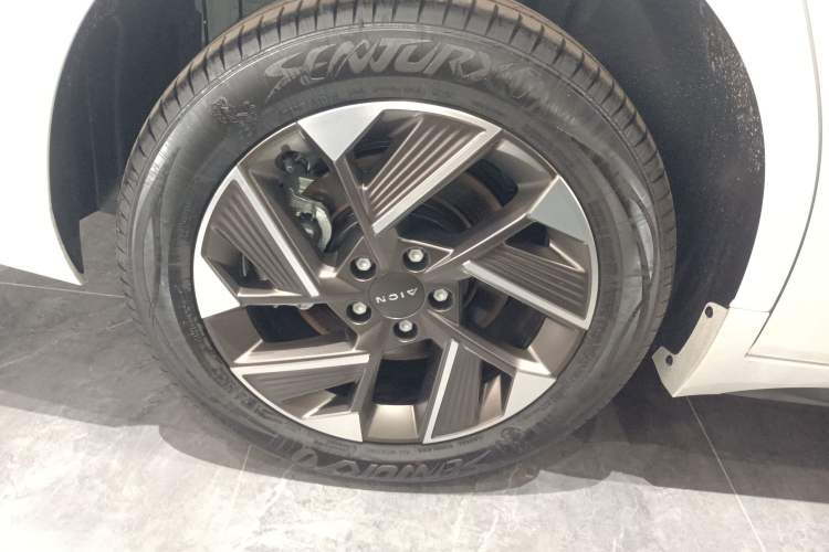 Used AION S Plus 2026 Model Luxury Edition Right Rear Wheel Hub
