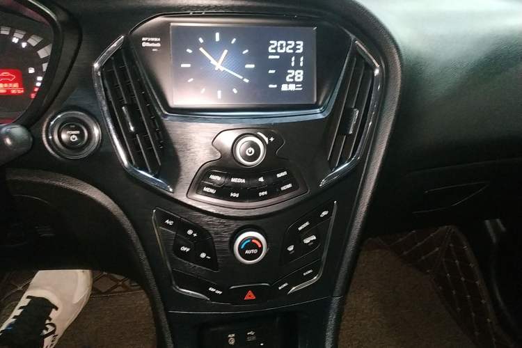 Used AION Trumpchi GA3S PHEV 2017 1.5L Prestige Edition Audio And AC Panel