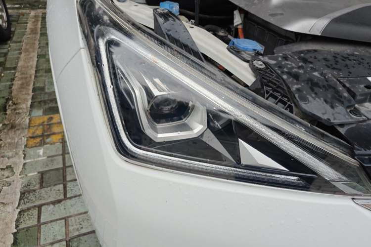 Used AION Trumpchi GE3 2017 310 Smart Edition Right Front Headlight