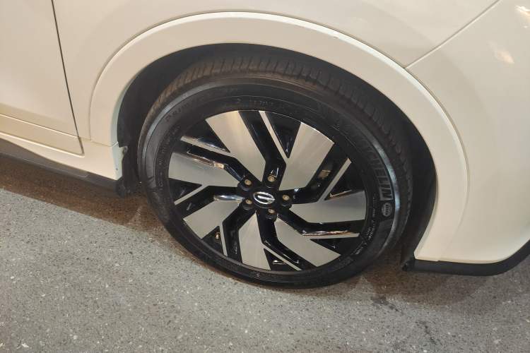 Used AION Trumpchi GE3 2017 310 Prestige Edition Right Front Wheel Hub