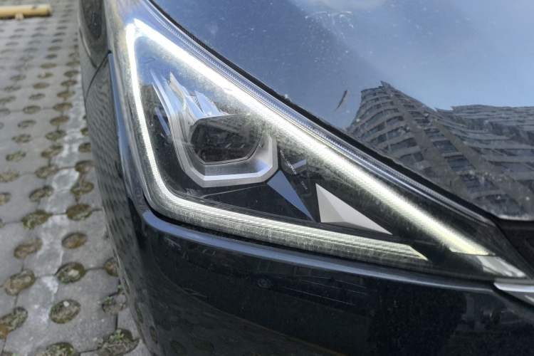 Used AION Trumpchi GE3 2018 530 Internet Enjoyment Version Right Front Headlight