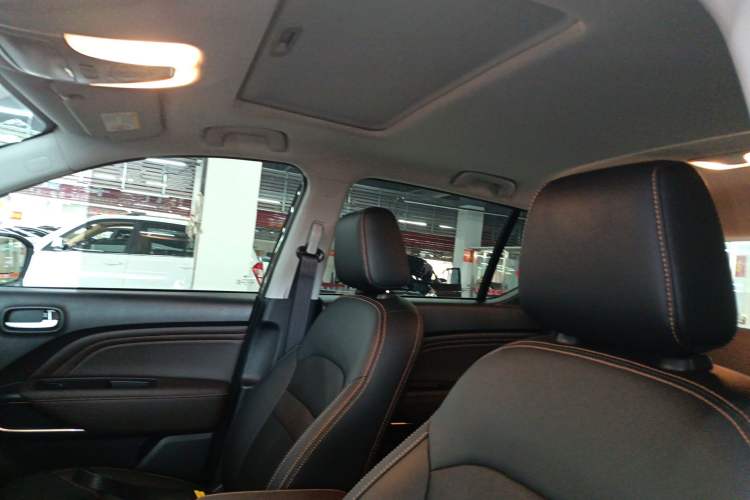 Used AION Trumpchi GE3 2018 530 Internet Enjoyment Version Headliner