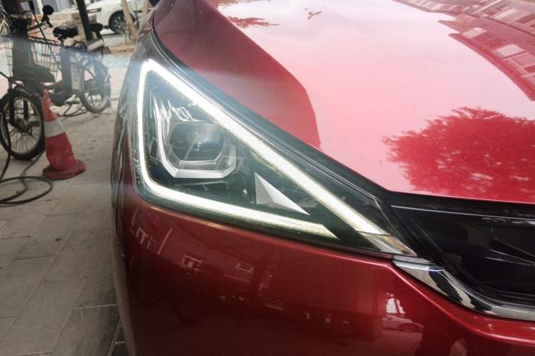 Used AION Trumpchi GE3 2018 530 Internet Enjoyment Version Right Front Headlight