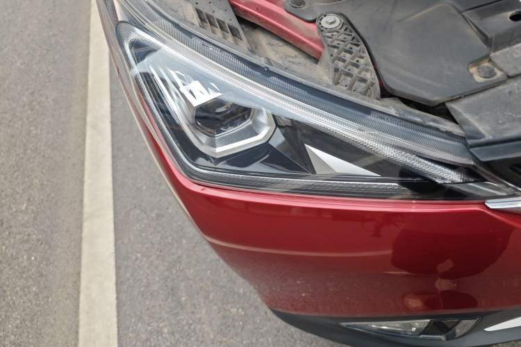 Used AION Trumpchi GE3 2018 530 Internet Enjoyment Version Right Front Headlight
