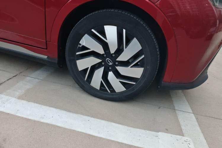 Used AION Trumpchi GE3 2018 530 Internet Enjoyment Version Right Front Wheel Hub