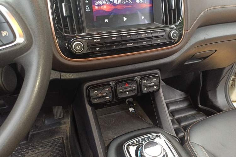 Used AION Trumpchi GE3 2018 530 Internet Enjoyment Version Audio And AC Panel