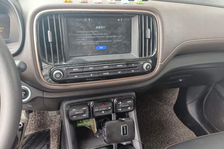 Used AION Trumpchi GE3 2018 530 Internet Enjoyment Version Audio And AC Panel