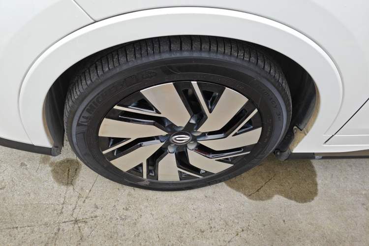 Used AION Trumpchi GE3 2018 530 Internet Enjoyment Version Left Front Wheel Hub